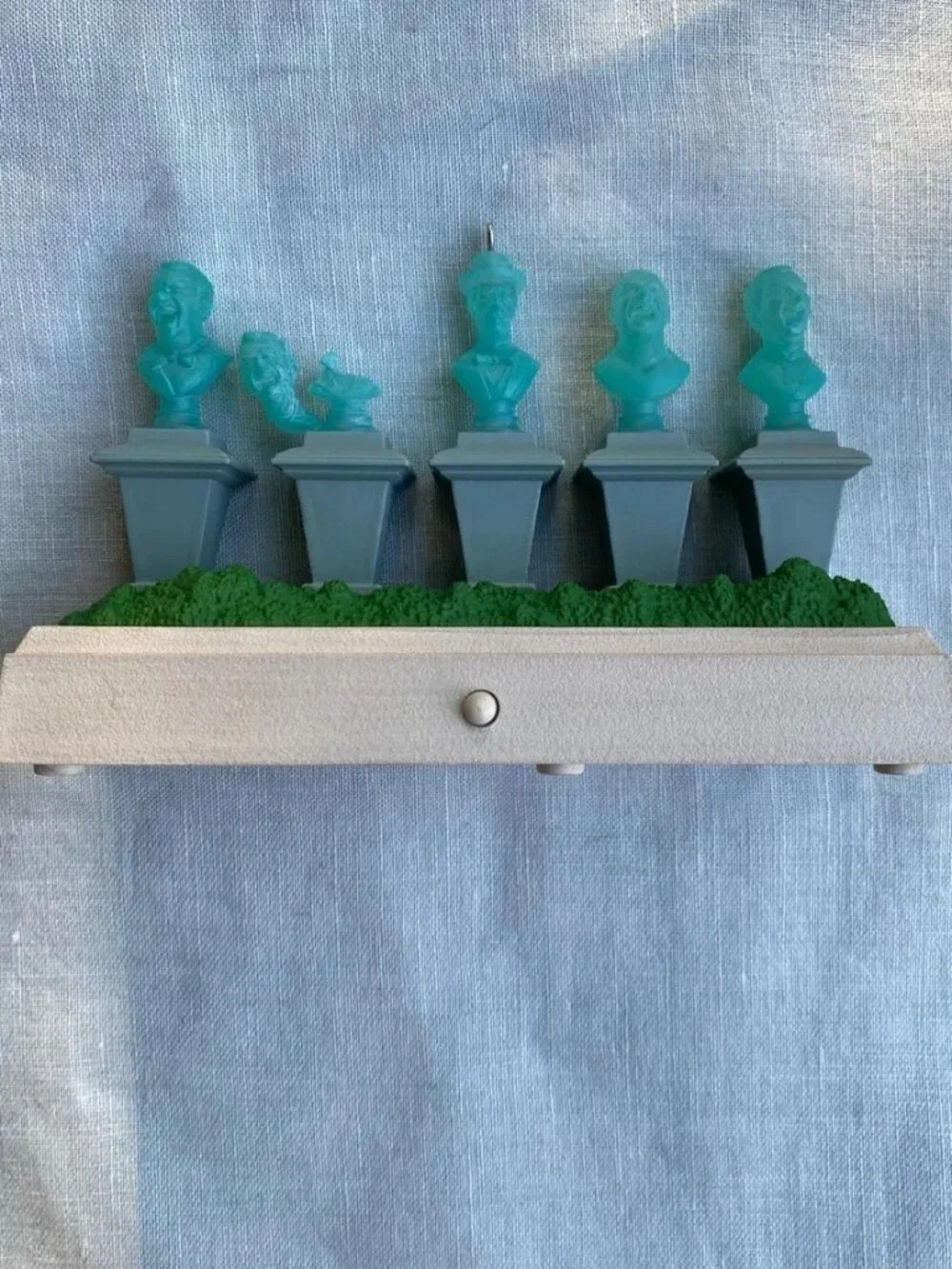 NWT Hallmark Haunted Mansion The Singing Busts ornament